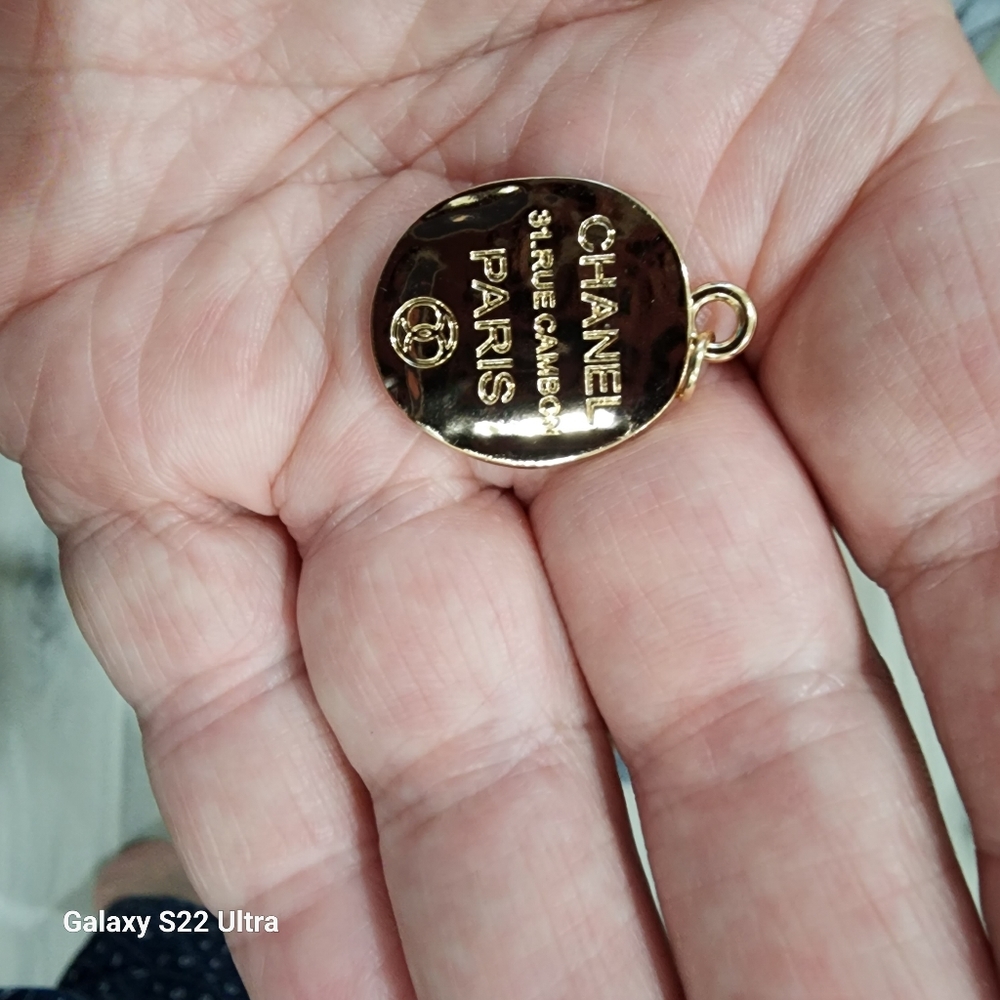 Luxury CC Double Sided Pendant Gold Tone - Picture 3 of 7